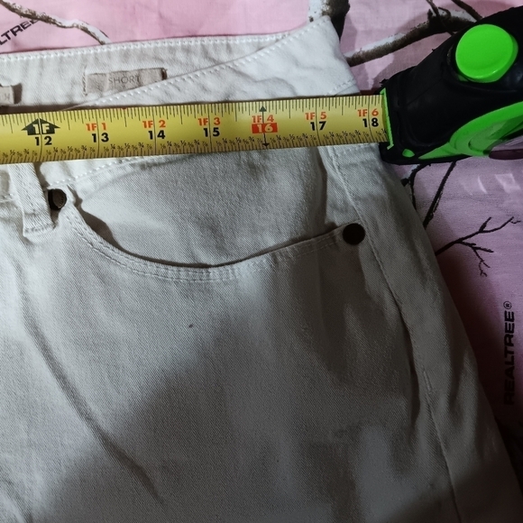Max jeans size 14 shorts white in color - Picture 5 of 6